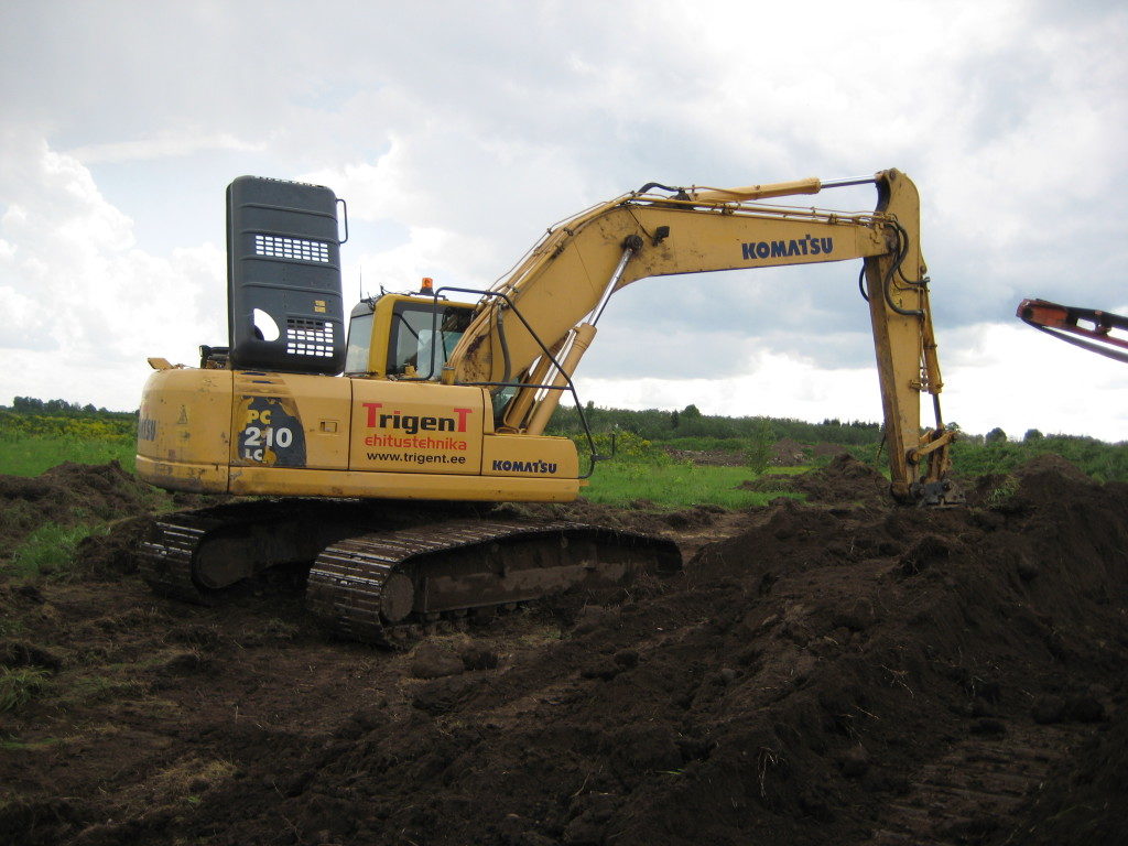 Komatsu PC 210